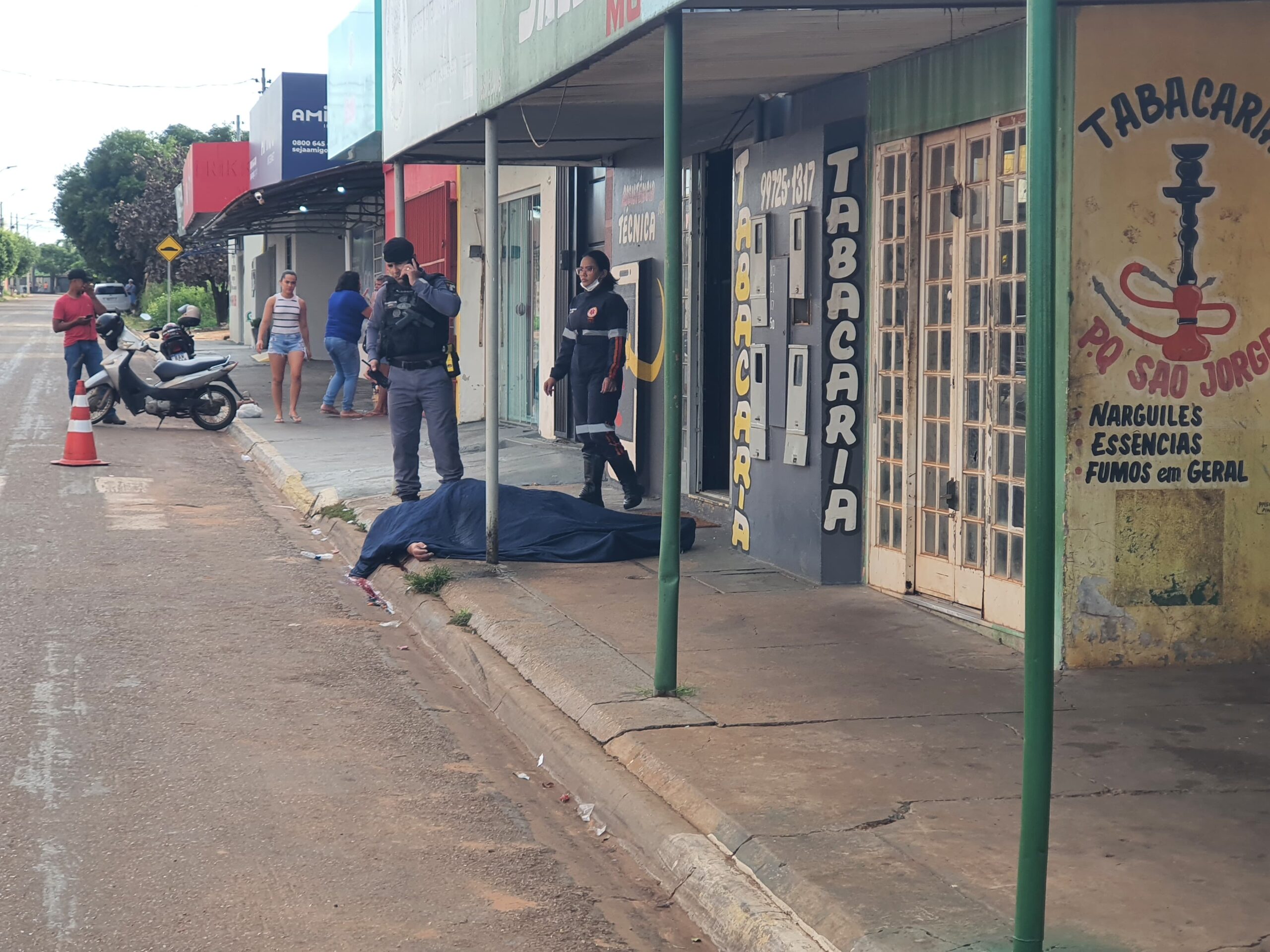 VÍDEO – Comerciante é morto a tiros ao abrir loja em Rondonópolis; polícia busca pistas do crime