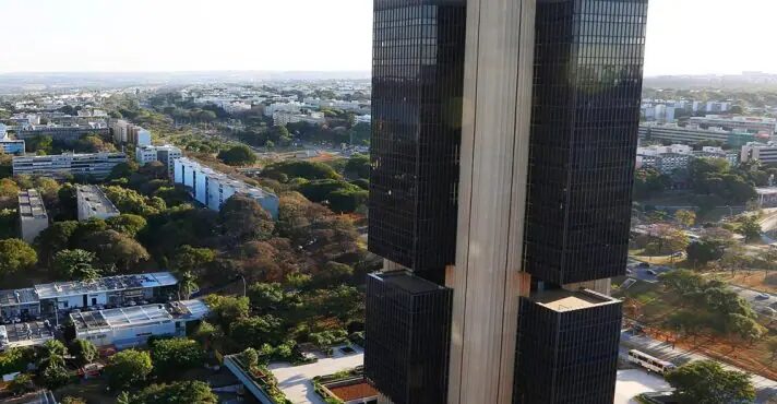 Boletim Focus: mercado estima Selic em 15% em 2025