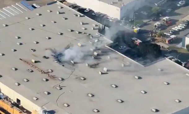 Vídeo: avião de pequeno porte cai perto de Los Angeles, na Califórnia