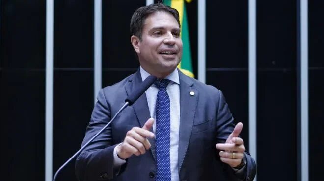 Ramagem propõe derrubar decisões do governo que ‘romantizam condutas criminosas’