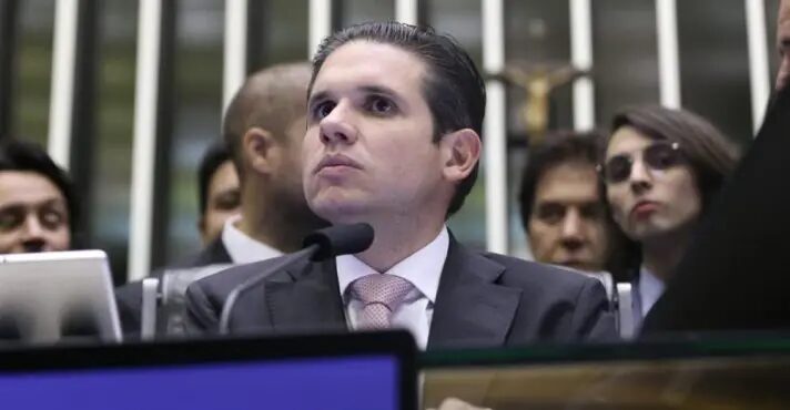 Pressionado por anistia, Motta desconversa e cita saúde como prioridade