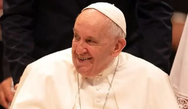 Corpo do papa chega à Basílica de São Pedro para velório