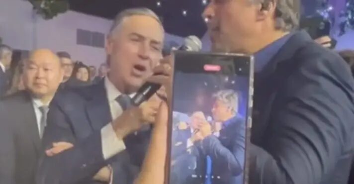 Barroso canta com Leo Chaves em evento político em Brasília