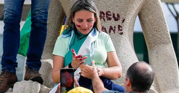 ‘É chegada a hora de corrigir os excessos das condenações do 8/1’, diz defesa de Débora dos Santos