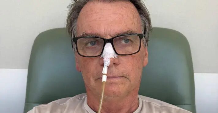 Bolsonaro inicia ingestão de líquidos depois de cirurgia, mas permanece em UTI