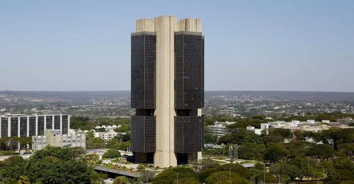 Selic: mercado projeta queda dos juros para 2025