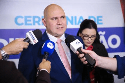 Prefeito nega planos de Samantha para ser vice de Pivetta nas eleições de 2026