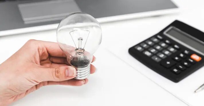 Contas de luz ficam mais caras em maio