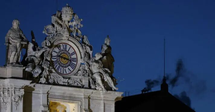 Fumaça preta: primeira votação no conclave termina sem escolha do papa