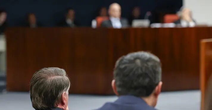 Ex-ministros de Bolsonaro negam discussões sobre golpe em reunião ministerial