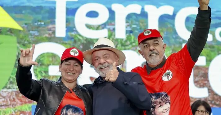 Lula defende MST em evento no Paraná: ‘Invasores de busca de dignidade’