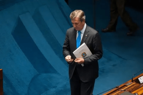 Moraes autoriza prisão domiciliar para Collor e manda colocar tornozeleira eletrônica