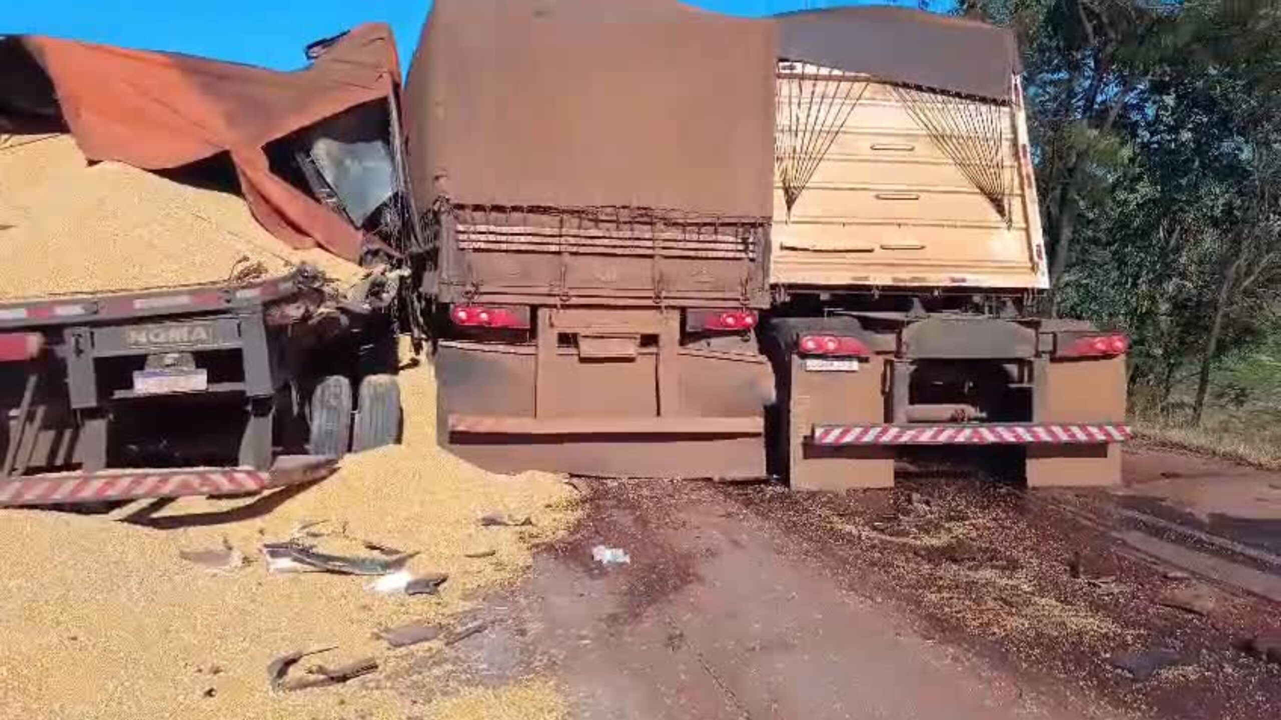 VÍDEO – Acidente com seis veículos interdita BR-364 em MT e deixa uma vítima fatal