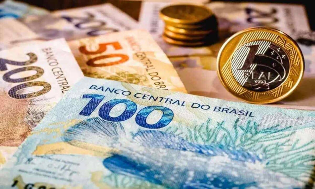 Impostos arrecadados pelo governo ultrapassam R$ 1,6 trilhão