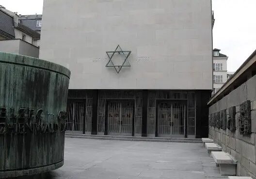 Sinagogas e Memorial do Holocausto são vandalizados na França