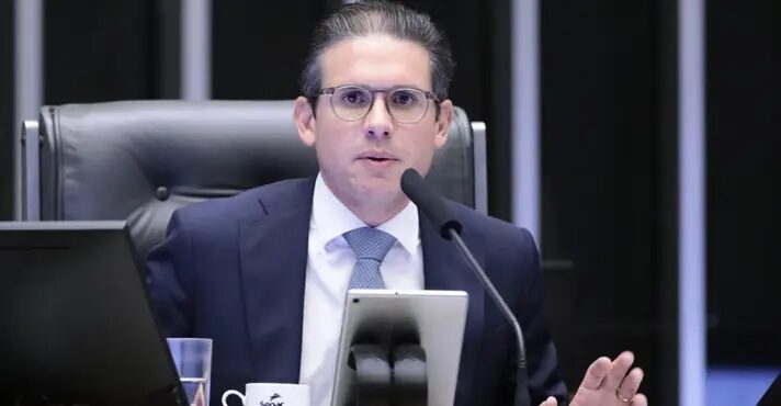 8 de janeiro: Hugo Motta ouve ‘sem anistia’ em congresso do PSB