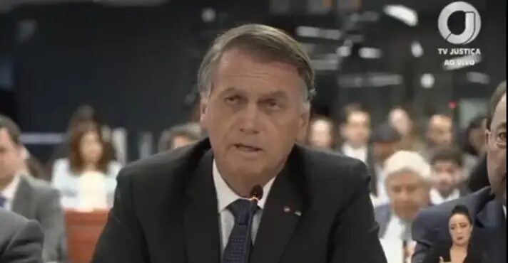 Bolsonaro sobe o tom e chama inquérito sobre suposto ‘golpe’ de ‘farsa fabricada’