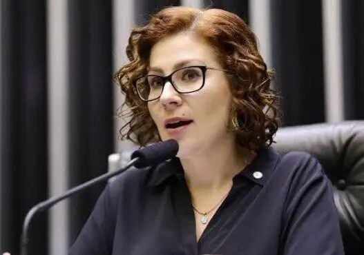 Defesa de Zambelli aciona CCJ da Câmara para apresentar defesa