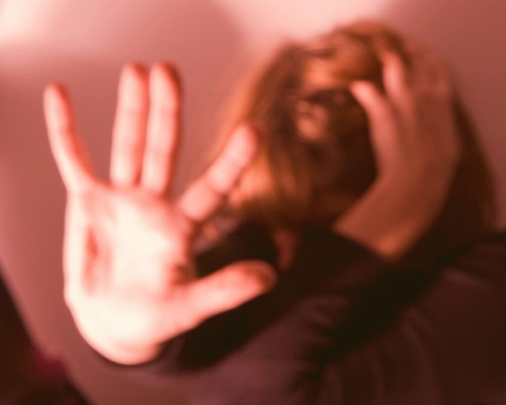 Embriaguez, fúria e destruição: homem é preso após quebrar casa e ameaçar esposa em Rondonópolis-MT