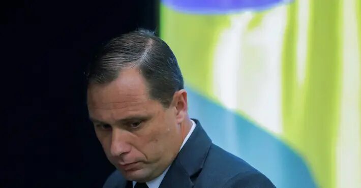 Advogado de investigado no caso do suposto golpe revela conversa com Cid no Instagram