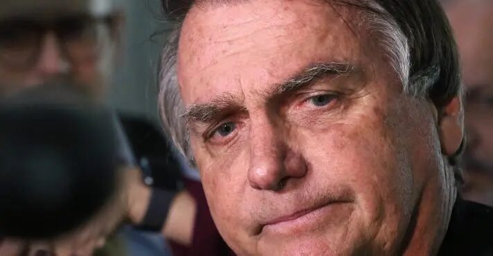 Bolsonaro passa mal durante evento em Goiás e retorna a Brasília