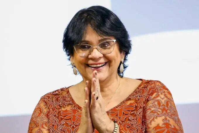 Justiça derruba condenação contra Damares em caso de professora que atacou Michelle