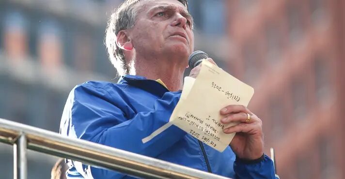 Bolsonaro explica por que vai ficar de ‘repouso absoluto’