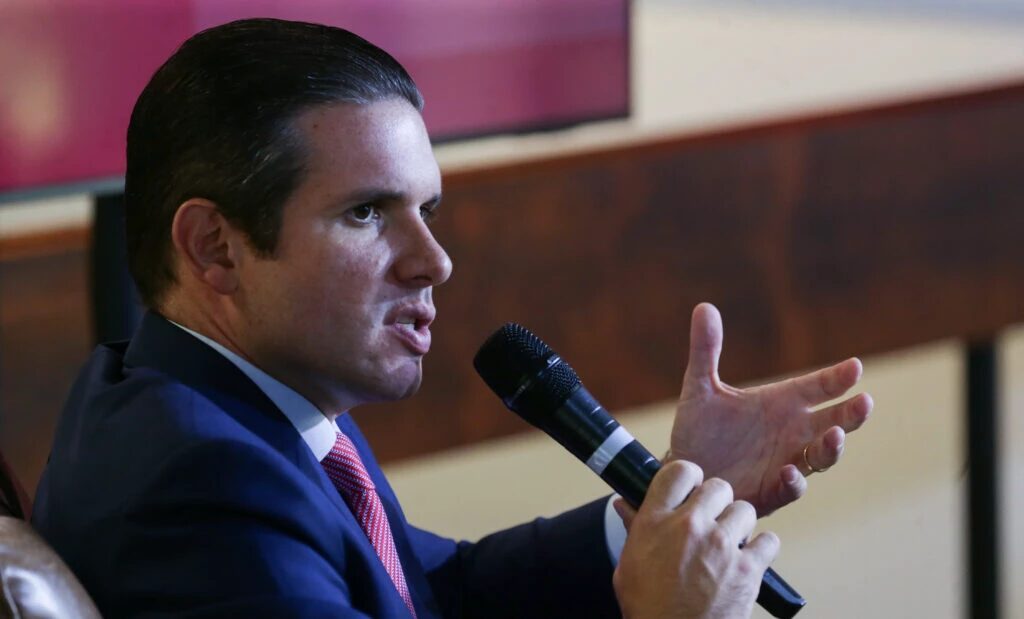 Após ordem do STF, Motta declara perda de mandato de 7 deputados