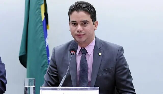 PF cumpre mandado na Câmara e mira deputado do PSB