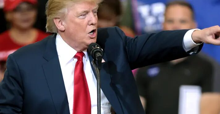 Suprema Corte dos EUA derruba liminar e autoriza Trump a promover demissões em massa