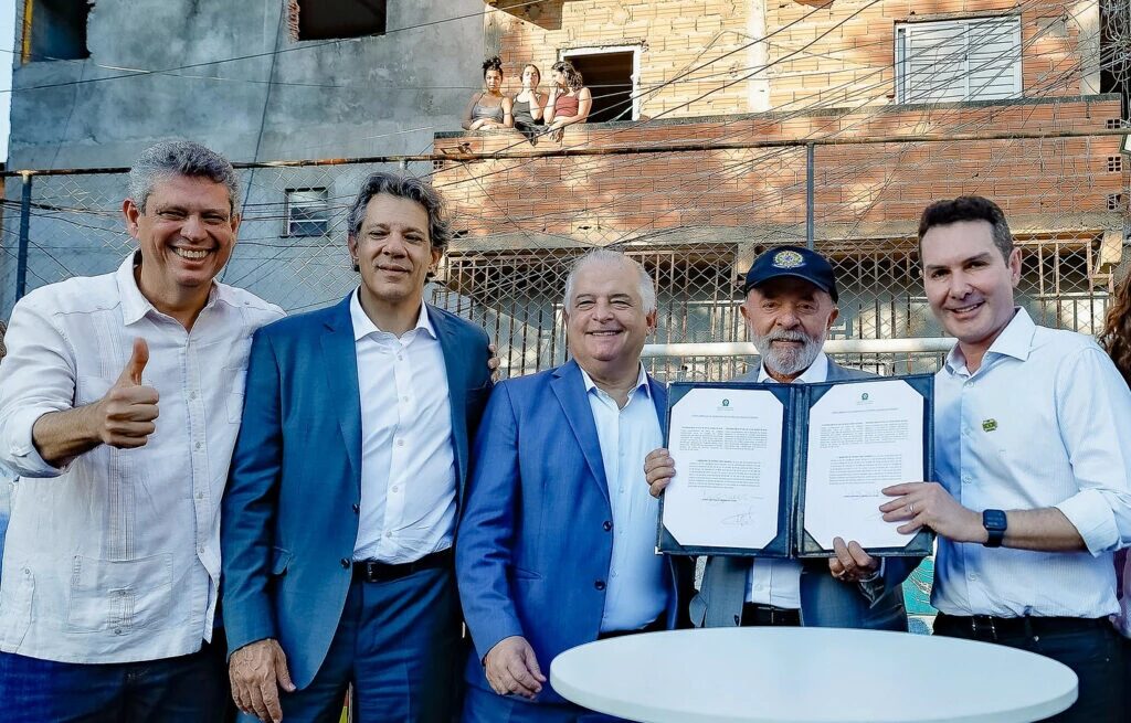 Lula foi a favela após articulação com associação ligada ao PCC