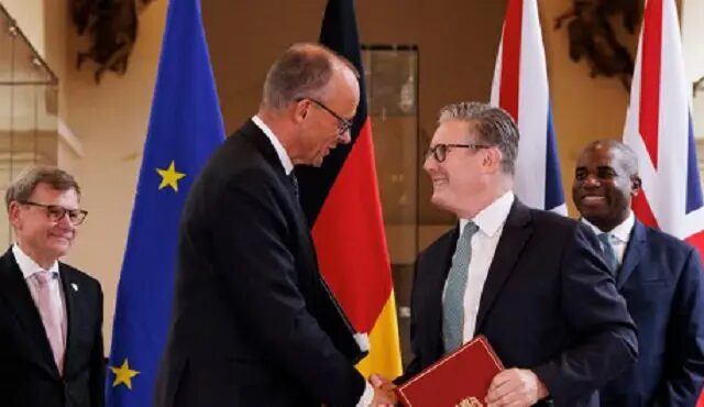 Reino Unido, depois de aliança com a França, firma acordo militar com a Alemanha