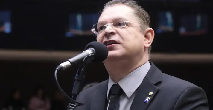 Líder do PL critica manutenção do aumento do IOF pelo STF