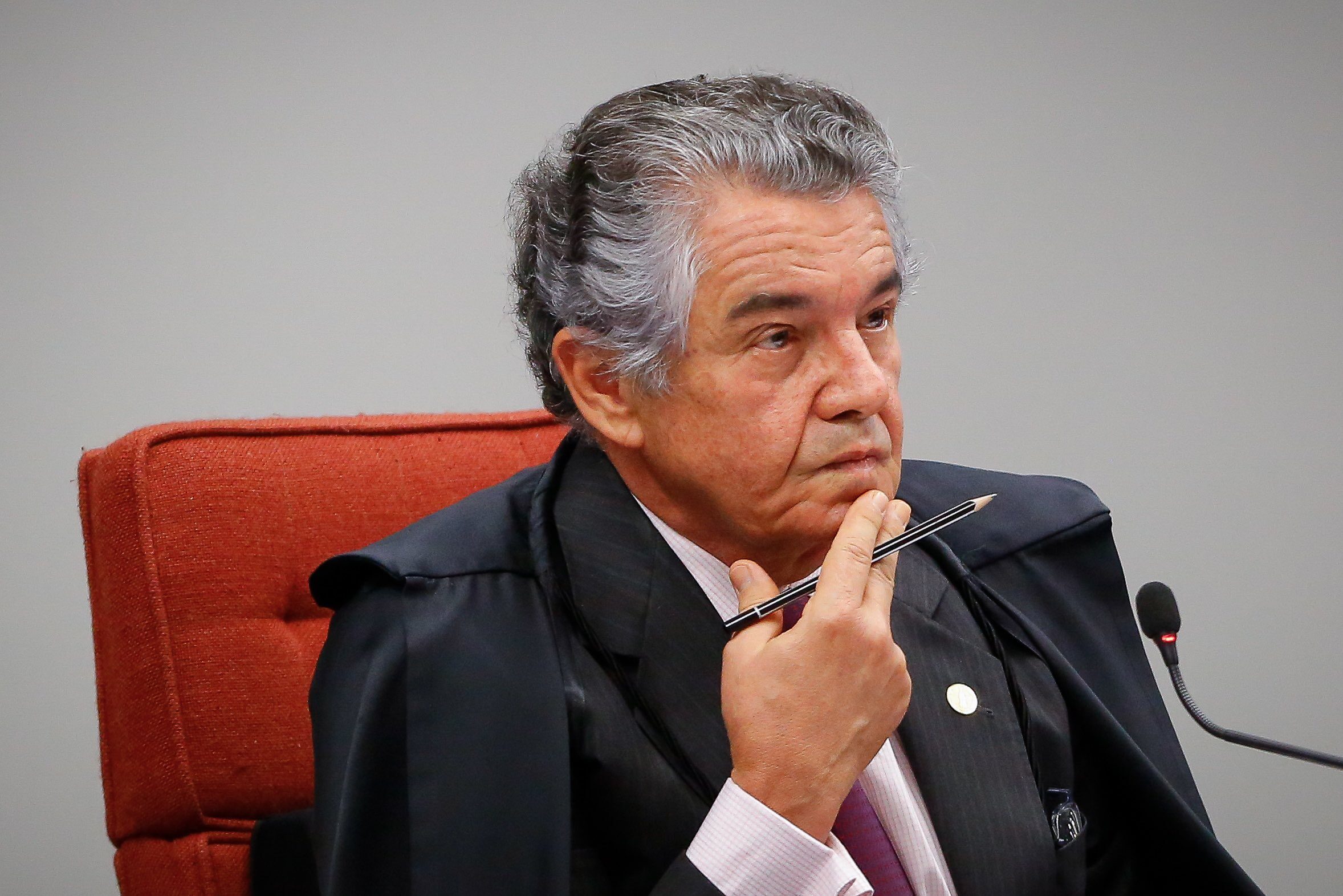 Ex-presidente do STF questiona julgamento de Bolsonaro pelo Supremo: ‘começou errado, vai acabar errado’”