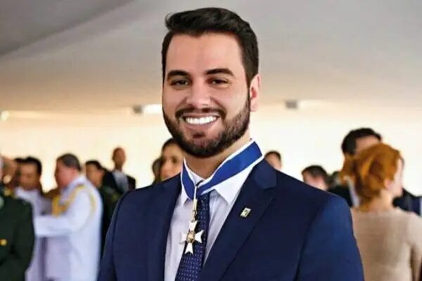 Sou um preso político e alguém que tentam esconder, diz Filipe Martins