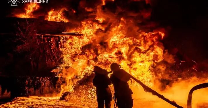 Ucrânia lança ataque maciço contra base aérea russa