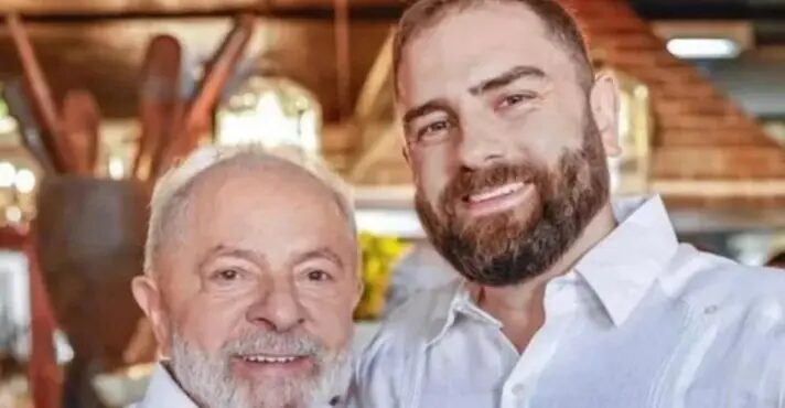 Filho de Lula viaja novamente em avião da FAB com ministro do governo