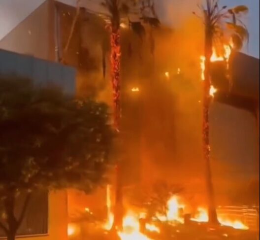 VÍDEO – Incêndio no Centro de Rondonópolis mobiliza Bombeiros, PM e voluntários; suspeito é preso horas depois