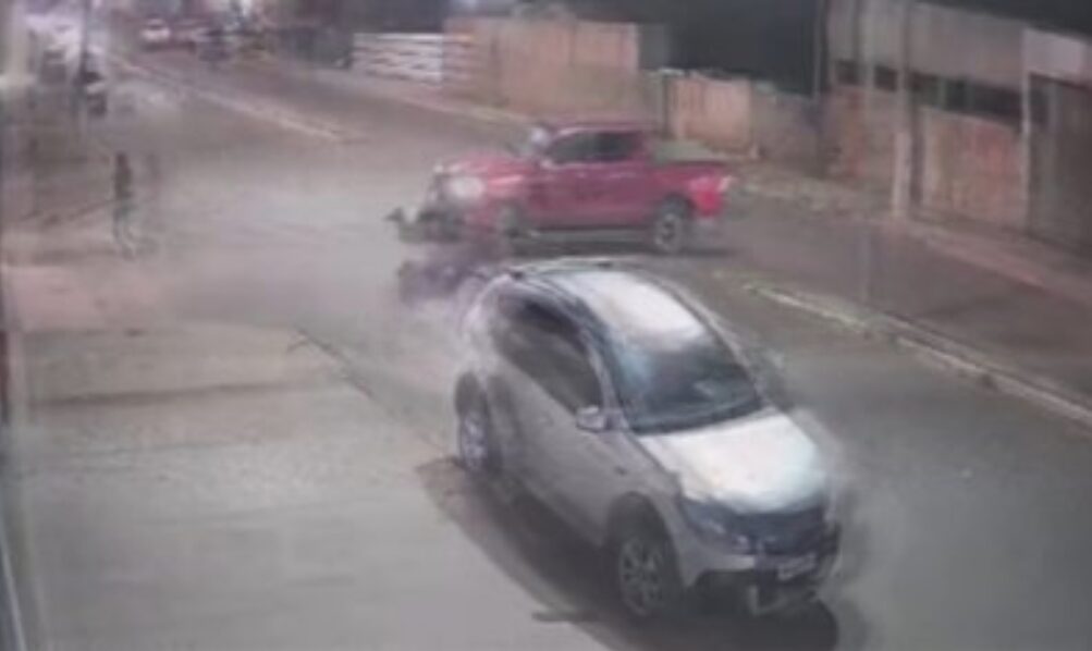 Motociclista “voa” após choque com caminhonete em MT
