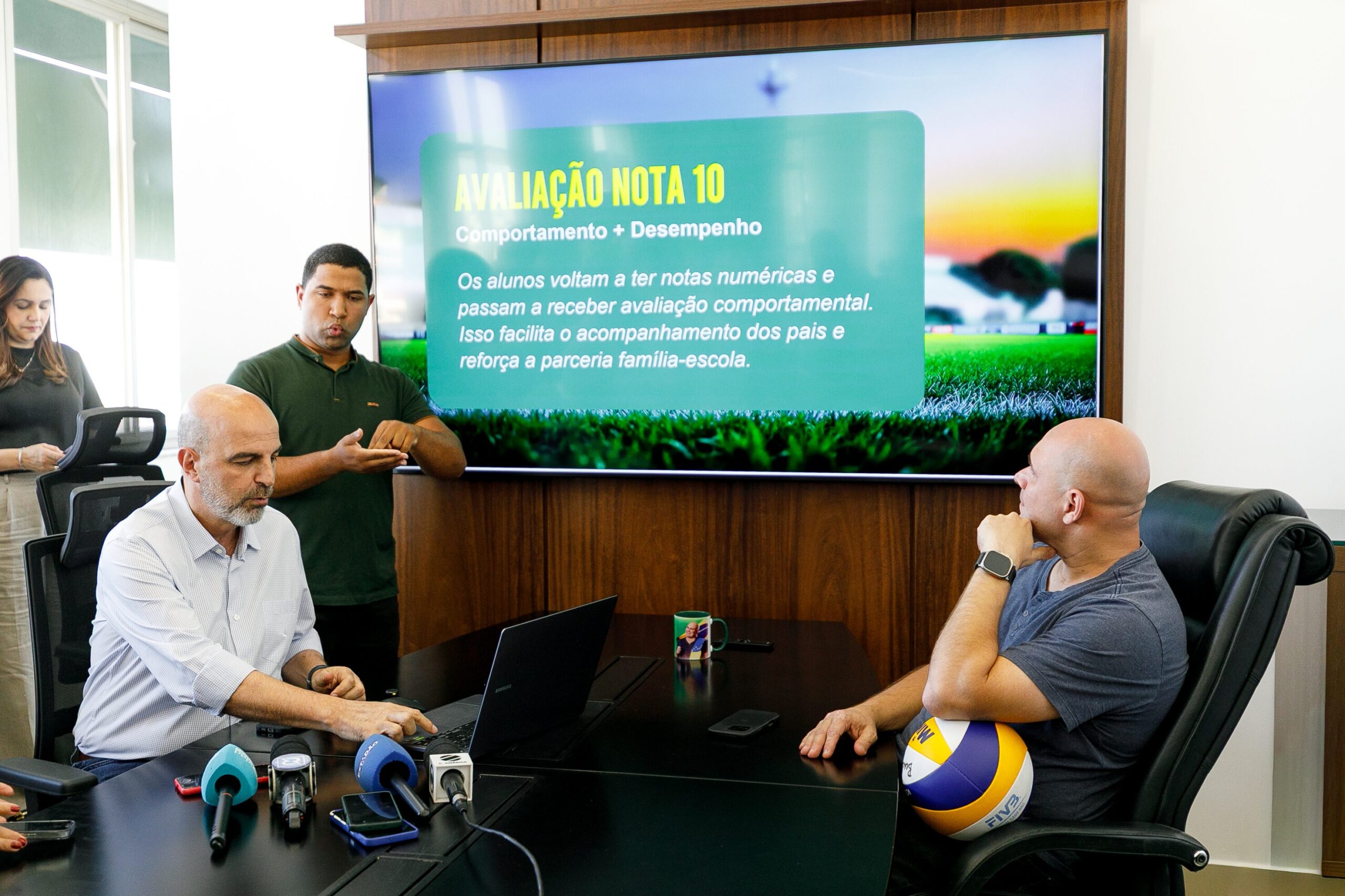 Cuidadoras de alunos com deficiência terão contratação direta em Cuiabá