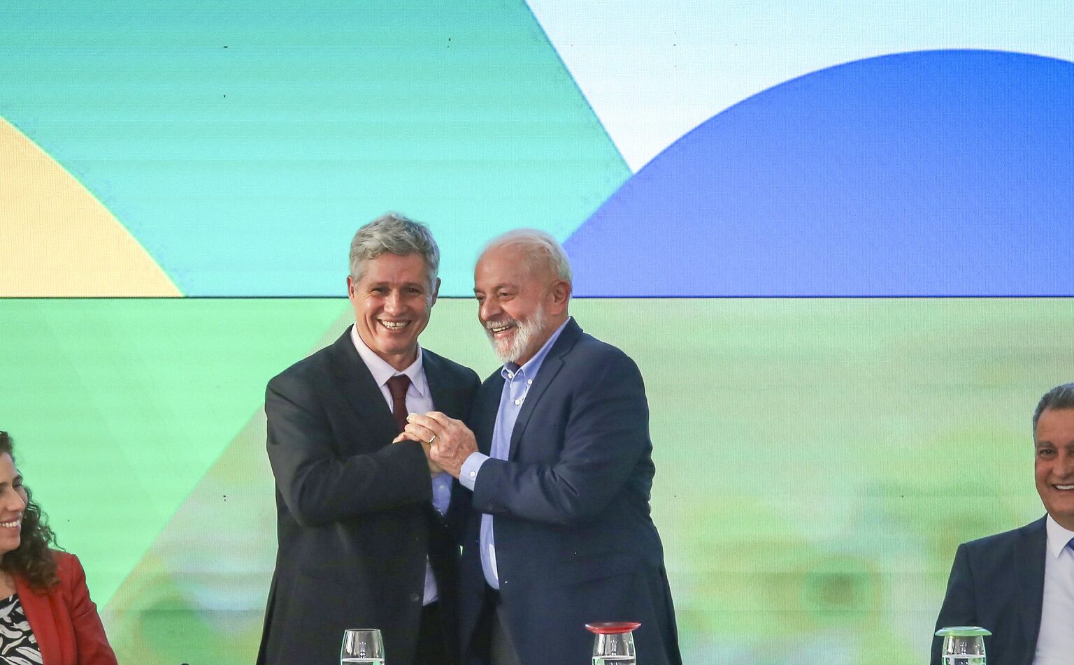 Ministro quer que Brasil compre o que deixar de vender aos EUA