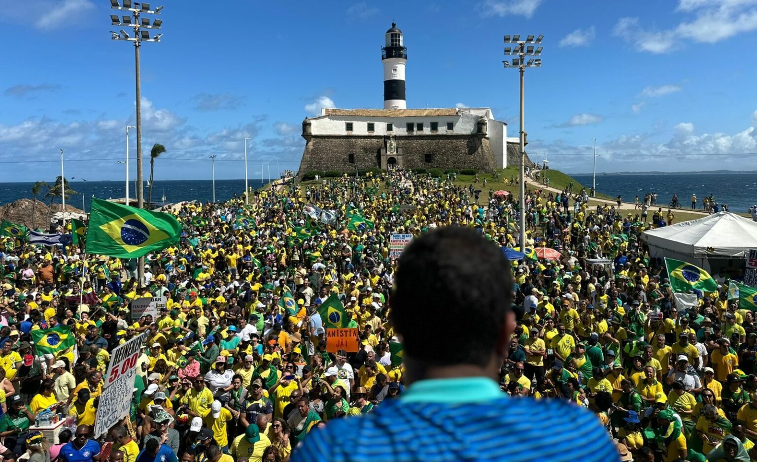 Apoiadores de Bolsonaro voltam às ruas de Salvador contra Lula