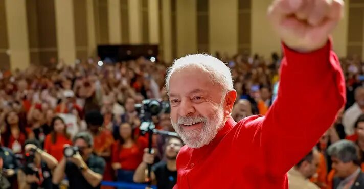Lula defende moeda alternativa ao dólar: ‘Não preciso ficar subordinado’