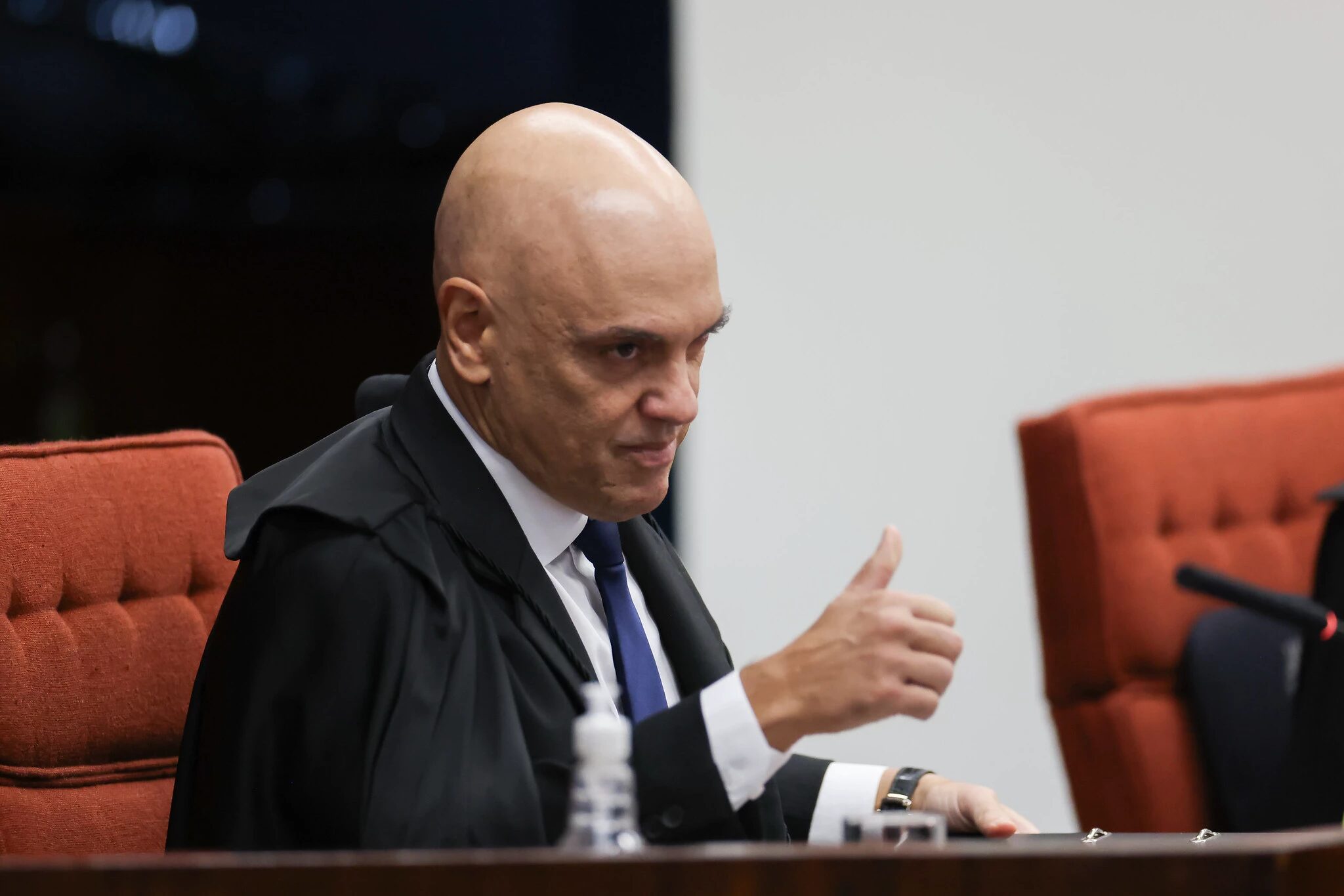 Maioria do STF se negou a assinar carta a favor de Moraes, diz site