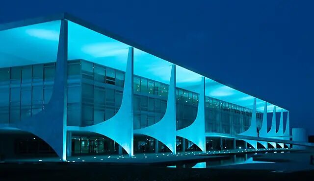 Planalto recoloca grades depois de atos da oposição em Brasília