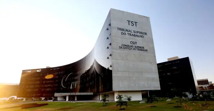 TST paga R$ 1,5 mi por sala VIP para ministros no Aeroporto de Brasília