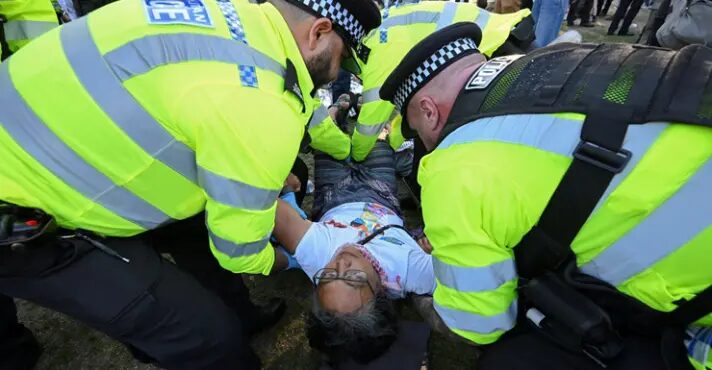 Polícia de Londres prende quase 500 manifestantes ligados a ‘terroristas’