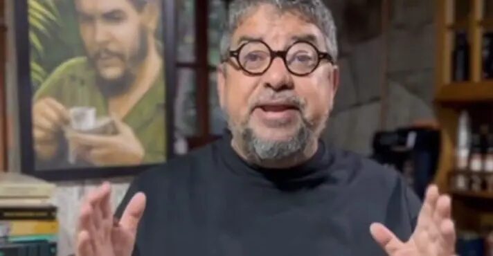 Maricá (RJ): prefeito petista pinta lanchas de vermelho e dá tarifa zero