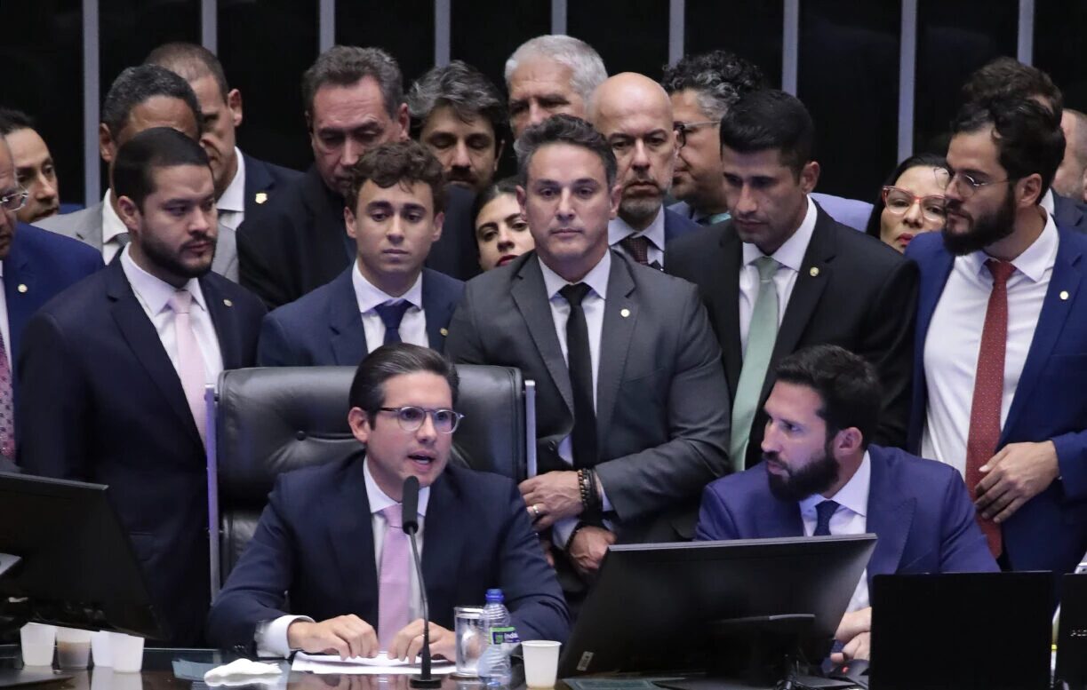 Acusada de agredir Nikolas fica fora da lista de denunciados