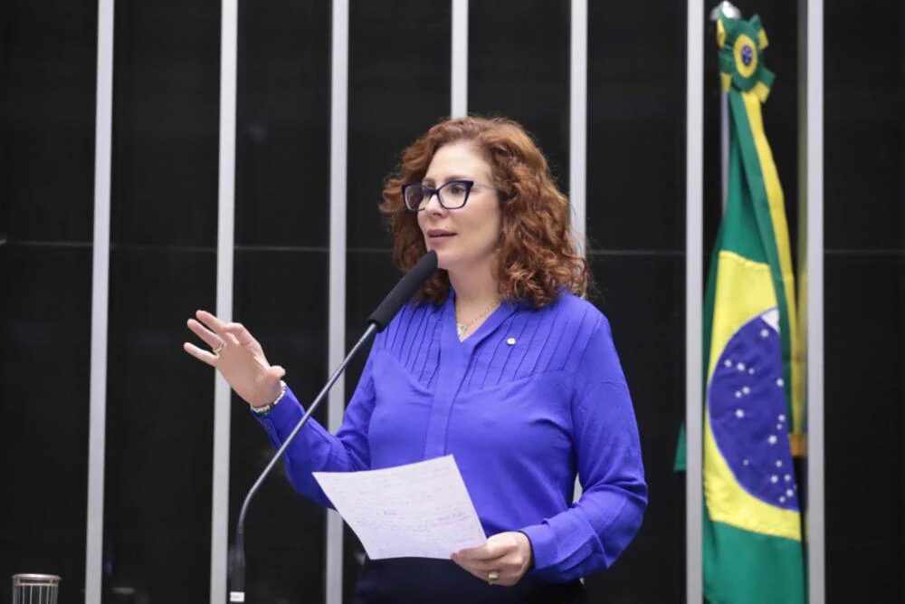 Justiça da Itália mantém prisão da deputada Carla Zambelli